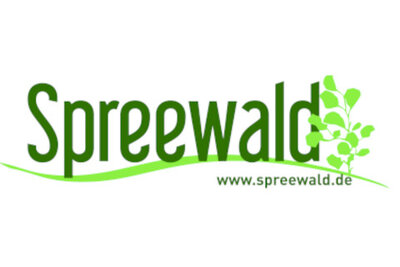 Logo des Tourismusverbandes zeigt den Schriftzug Spreewald in Grün auf weißen Hintergrund