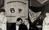 Im November 1986 wird im L&uuml;bbener Schloss die zweite innerdeutsche St&auml;dtepartnerschaft unterzeichnet., Foto: Werner Lehmann, Lizenz: Sammlung Museum Schloss L&uuml;bben