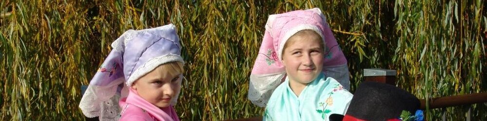 Kinder in Tracht